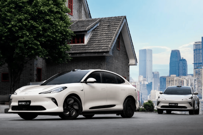 入门即满配!智己LS6剧院版正式上市权益价21.99万起
