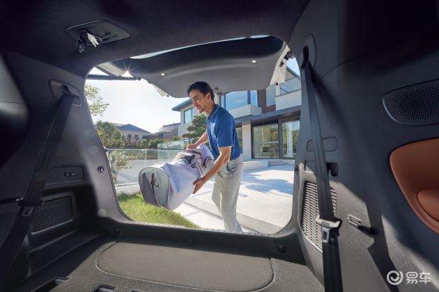 MPV大战中,哪款车最抢眼?揭秘热销秘诀