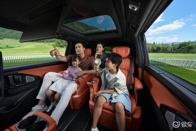 MPV大战中,哪款车最抢眼?揭秘热销秘诀