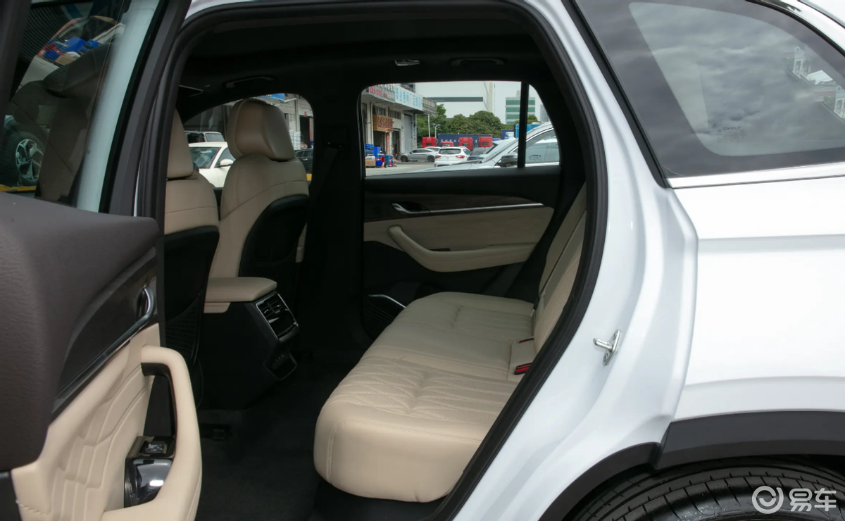 16万买家用SUV,瑞虎8L对比星越L,谁更实惠?