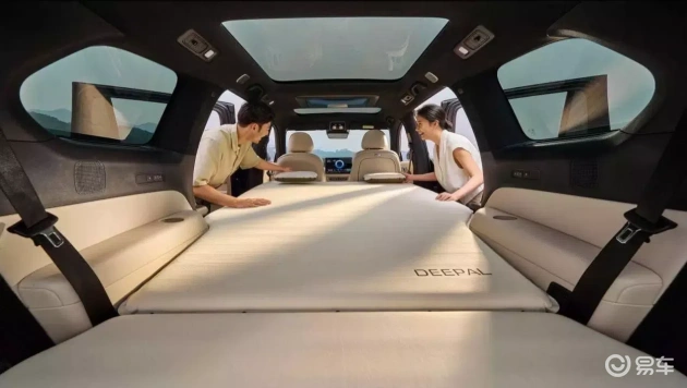 问界M8 vs 深蓝S09:谁的价值高出6万