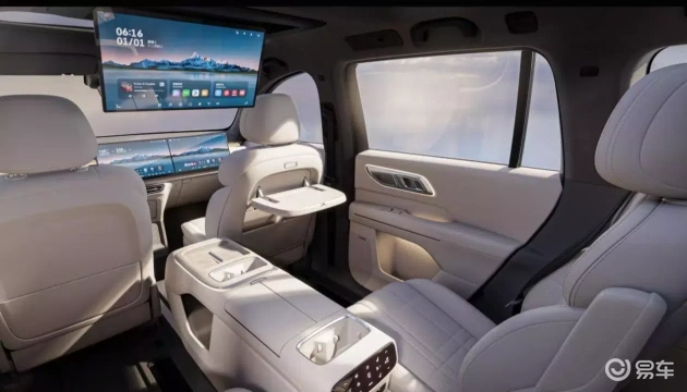 问界M8 vs 深蓝S09:谁的价值高出6万