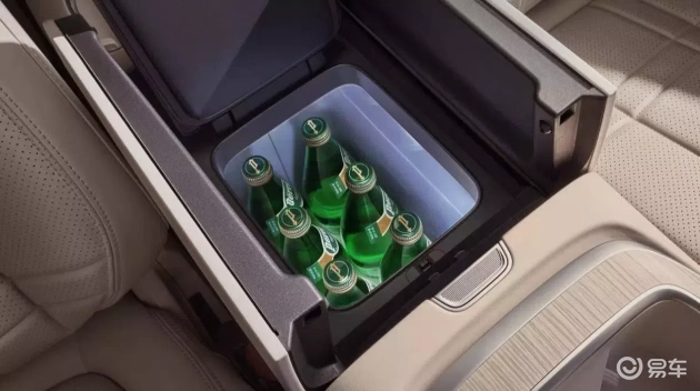 问界M8 vs 深蓝S09:谁的价值高出6万