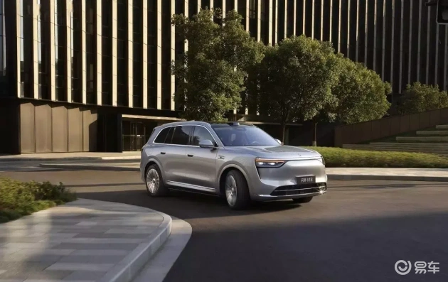 问界M8 vs 深蓝S09:谁的价值高出6万