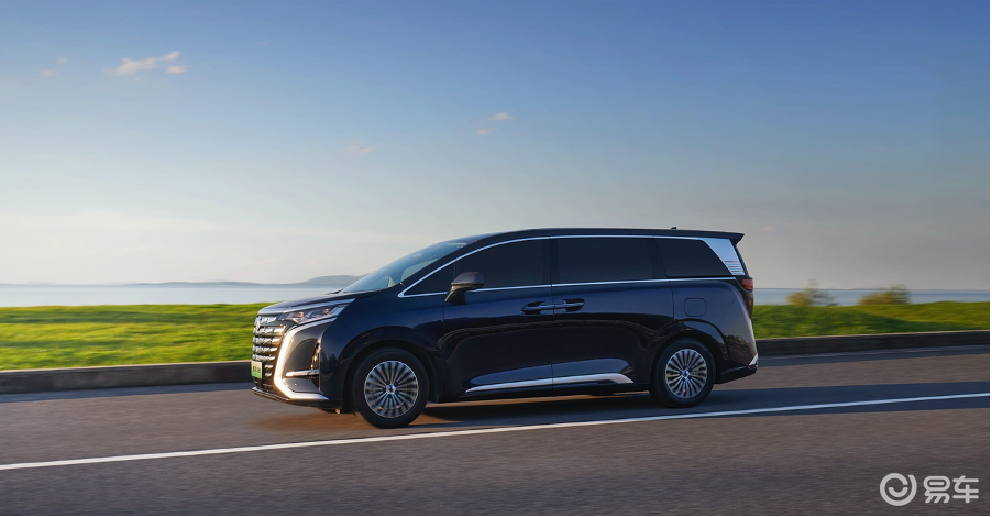 高端MPV选车难?相比腾势D9,现在岚图梦想家更适合入手