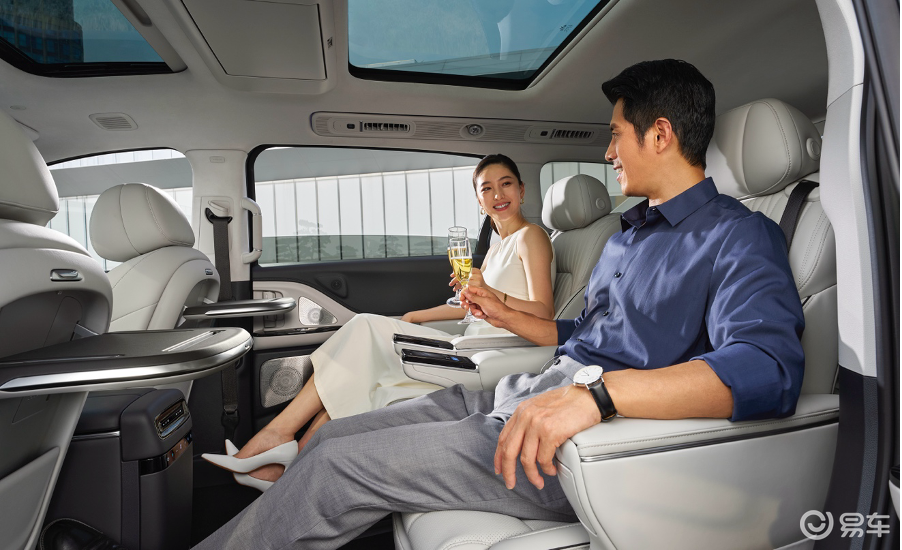 高端MPV选车难?相比腾势D9,现在岚图梦想家更适合入手