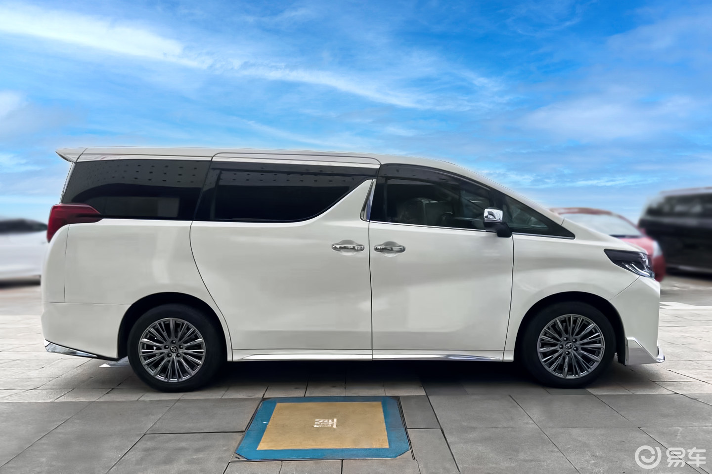 丰田埃尔法 30 系改装 | 世纪鹰包围,豪华气场封神!