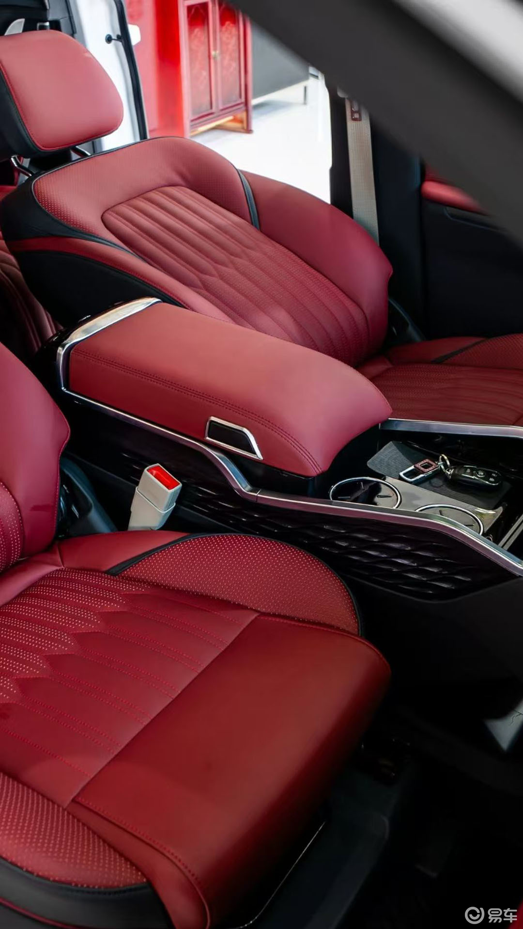 别克 GL8 波尔多红内饰改装:重塑豪华 MPV 新范式