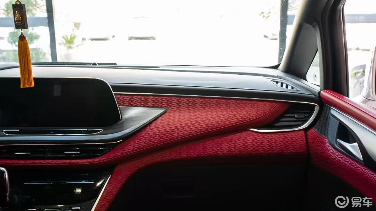 别克 GL8 波尔多红内饰改装:重塑豪华 MPV 新范式