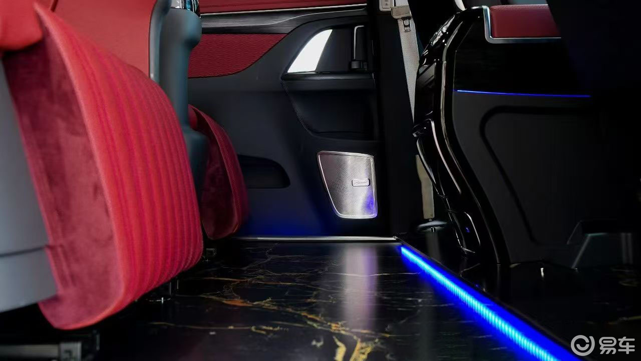 别克 GL8 波尔多红内饰改装:重塑豪华 MPV 新范式
