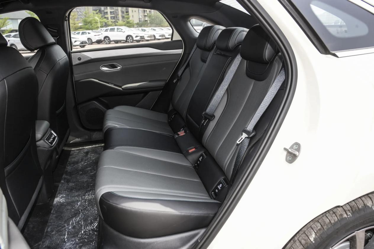 央企背书的长安启源A07不止定位比秦L EV高一级