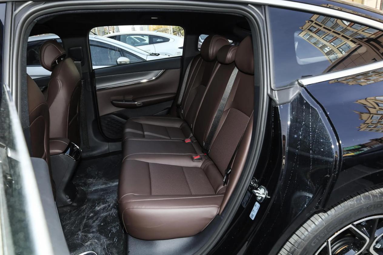 央企背书的长安启源A07不止定位比秦L EV高一级