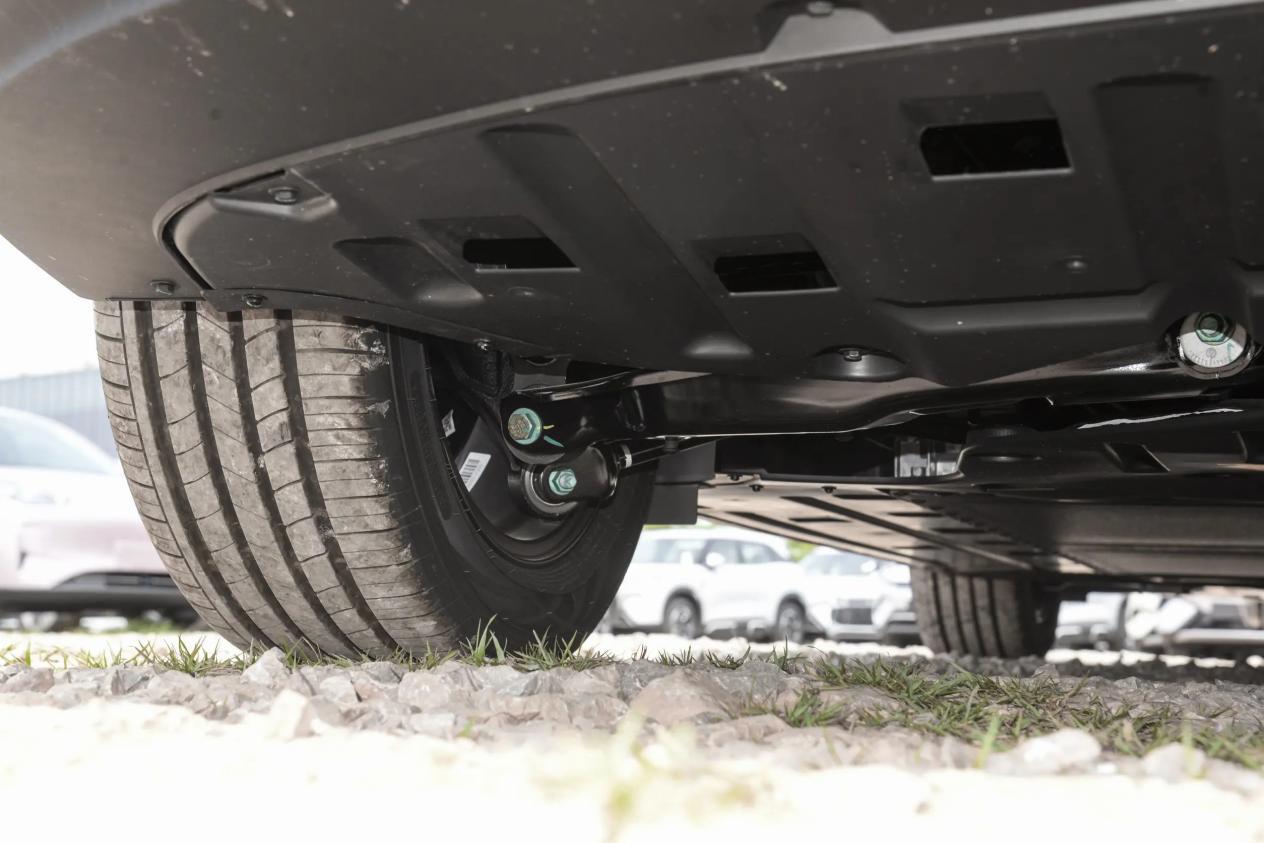 央企背书的长安启源A07不止定位比秦L EV高一级