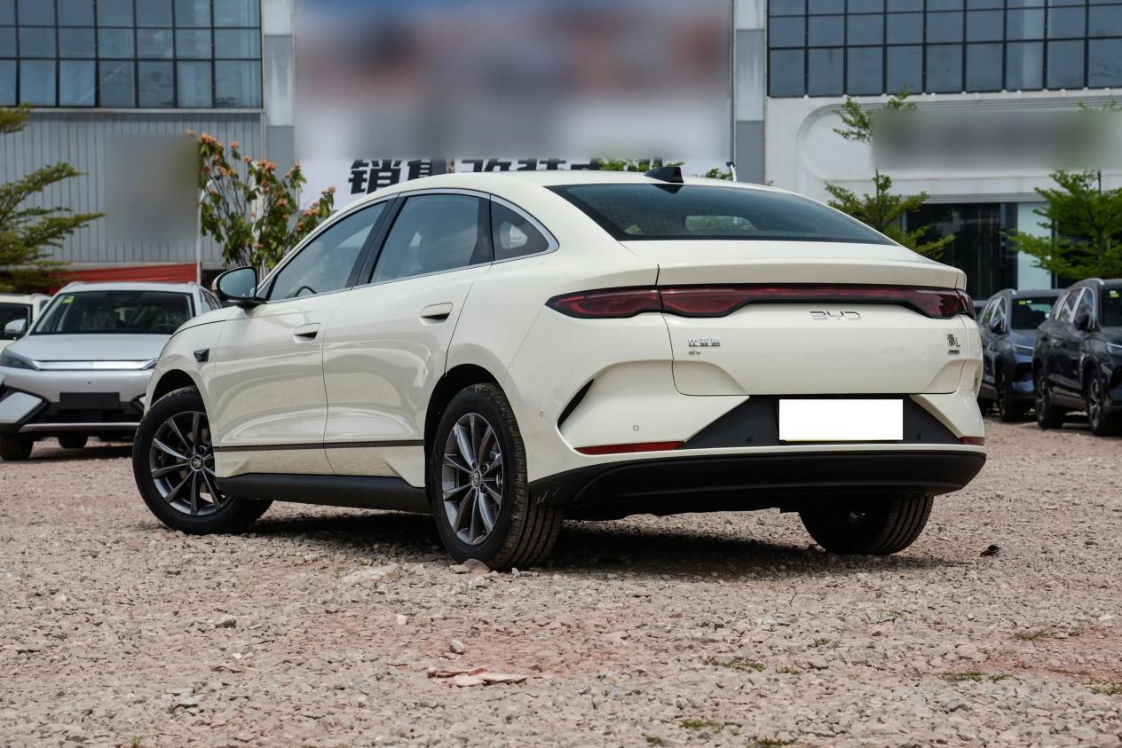 央企背书的长安启源A07不止定位比秦L EV高一级