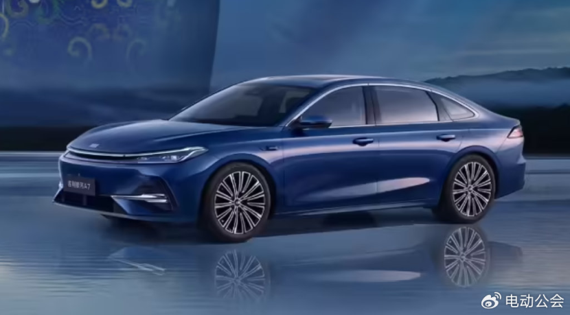 10.38万起,吉利银河A7开启预售,综合续航超2100km