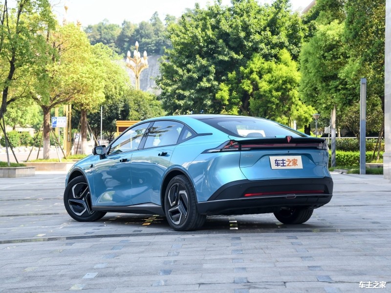 成都深蓝L07优惠2.20万 仅12.99万可入手