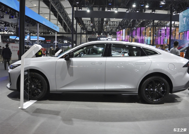 成都长安UNI-V 智电iDD最高降1.70万 仅10.49万可入手