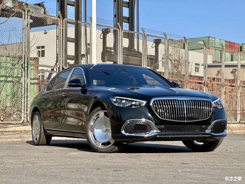 2022款迈巴赫S580价格展厅现车458万 购车送豪礼