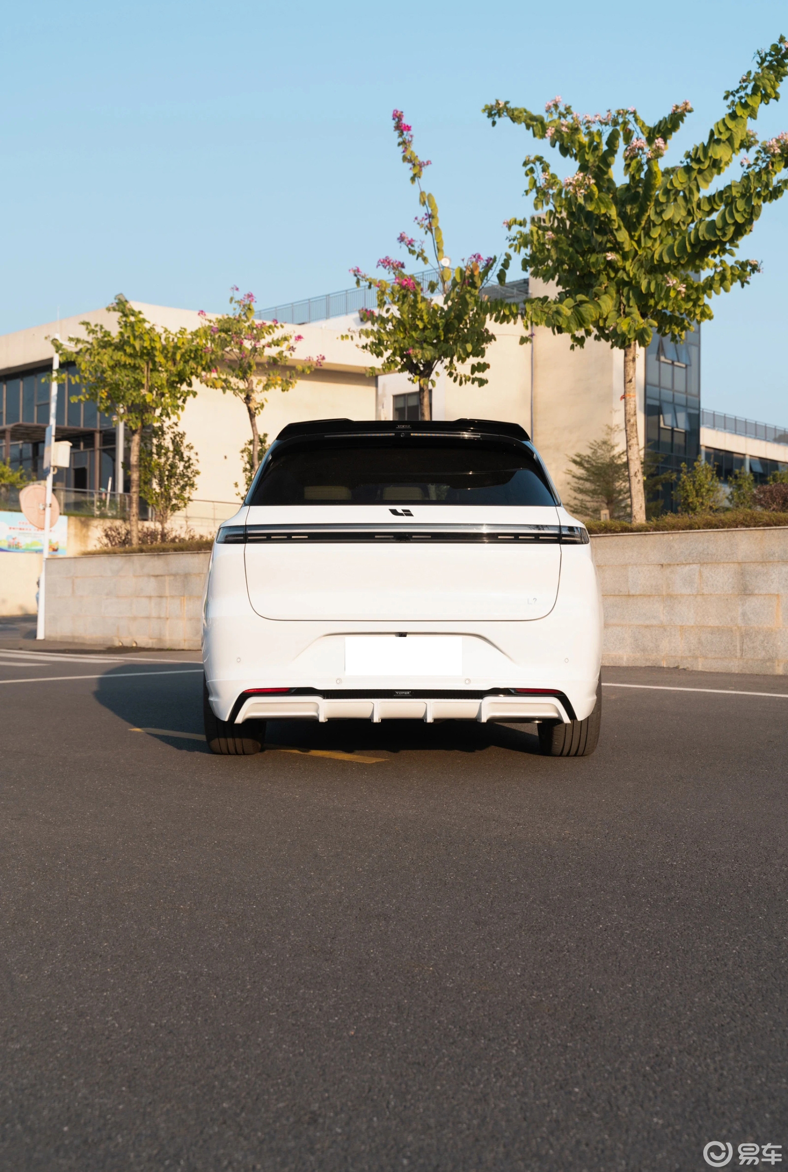 理想 L6 改装 | 珍珠白幻夜包围,颜值战力双飙升