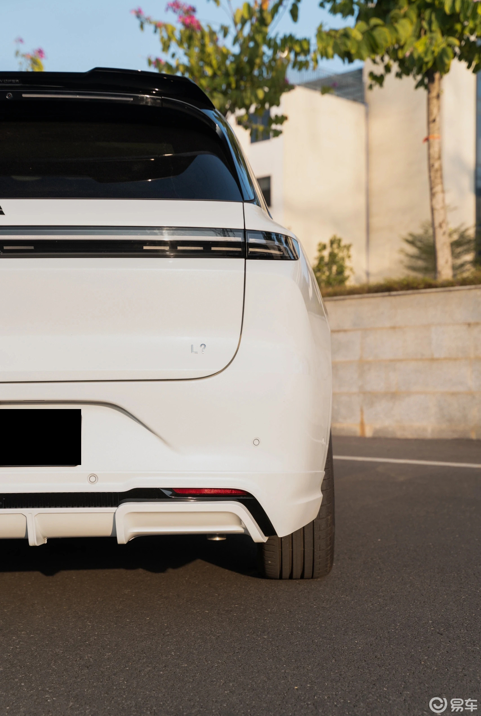 理想 L6 改装 | 珍珠白幻夜包围,颜值战力双飙升