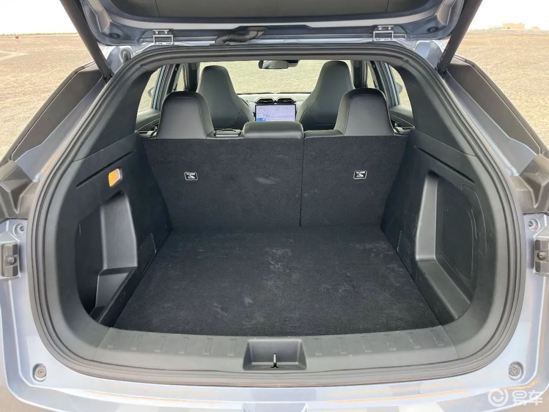 10万出头买顶配合资SUV,竟有YU7同款功能?