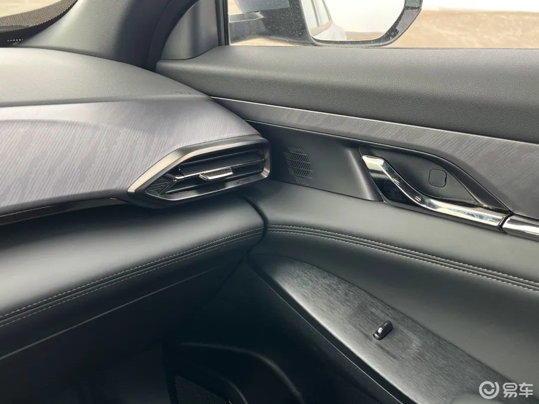 10万出头买顶配合资SUV,竟有YU7同款功能?