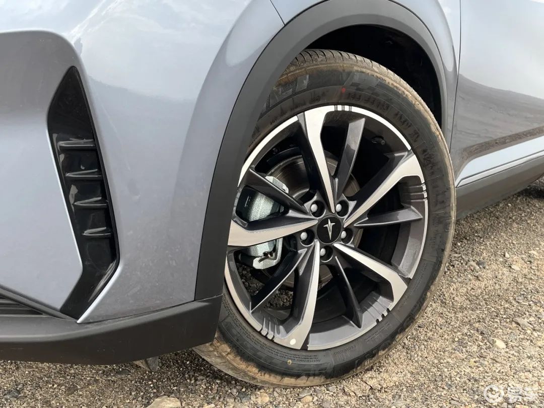 10万出头买顶配合资SUV,竟有YU7同款功能?