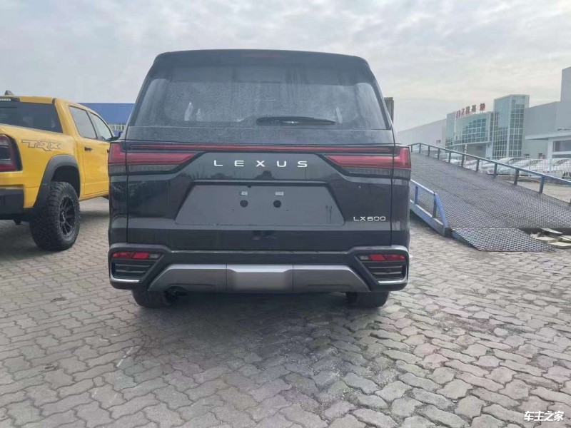 2024款四座雷克萨斯LX600性能强悍报价 动力十足