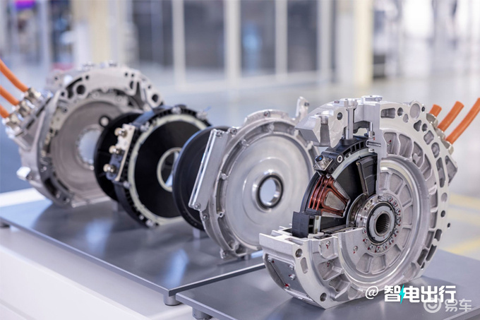 奔驰AMG超级SUV测试曝光!1341马力超法拉利