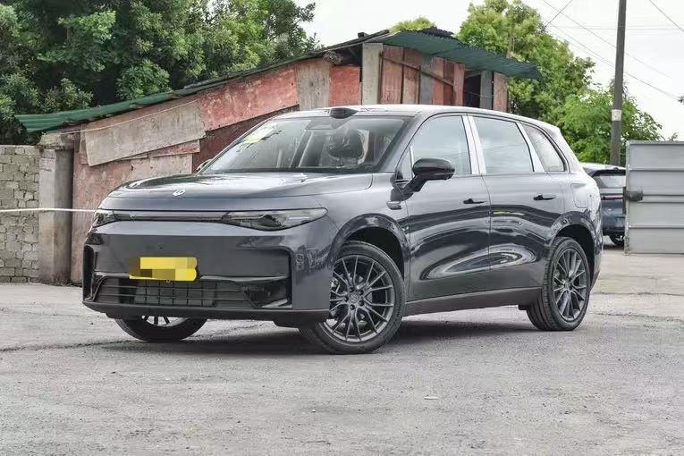 年底购车看零跑C10：销量火爆+全球品质+家庭舒享