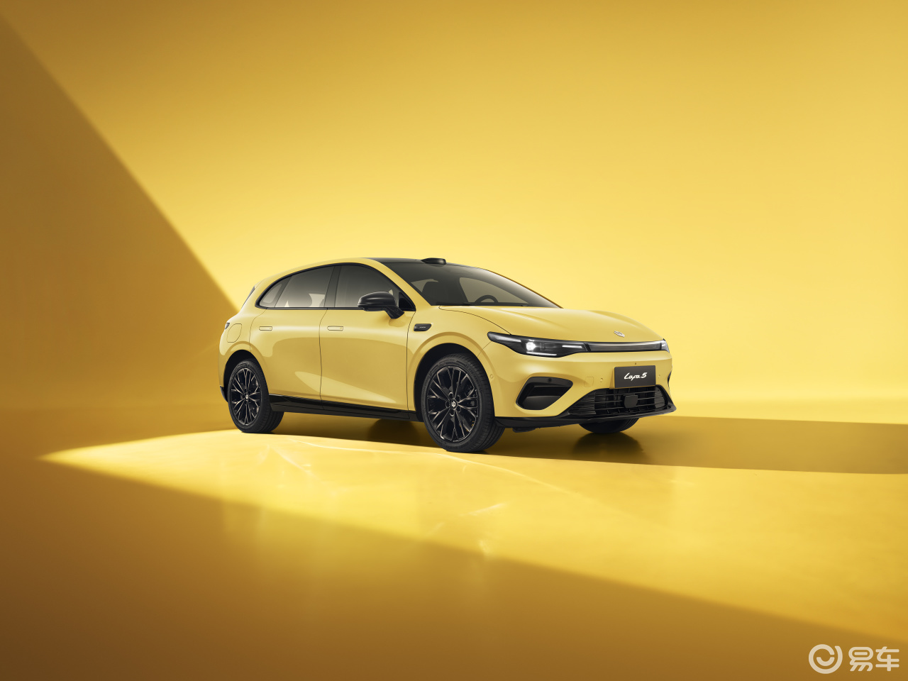 10.58万起预售!纯电轿跑也“卷”起,Z世代个性选择