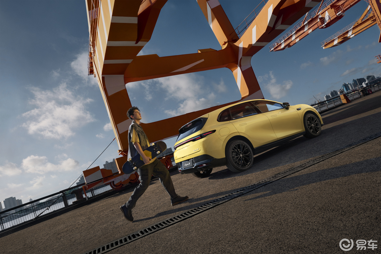 10.58万起预售!纯电轿跑也“卷”起,Z世代个性选择