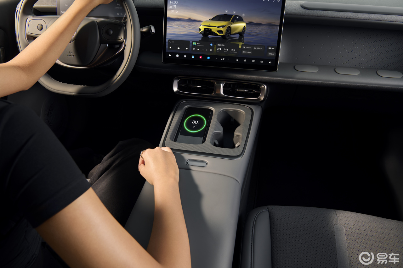 10.58万起预售!纯电轿跑也“卷”起,Z世代个性选择