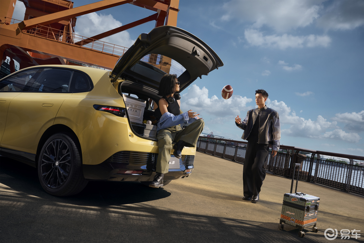 10.58万起预售!纯电轿跑也“卷”起,Z世代个性选择