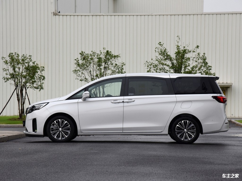 别克GL8 全部在售 2026款 2025款 2023款 2022款 2021款 2020款成都别克GL8售价19.99万起 暂无优惠