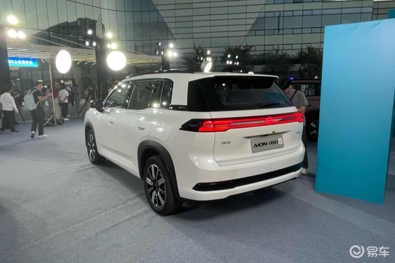 埃安首个双动力车型,i60上市限时焕新价10.48万起