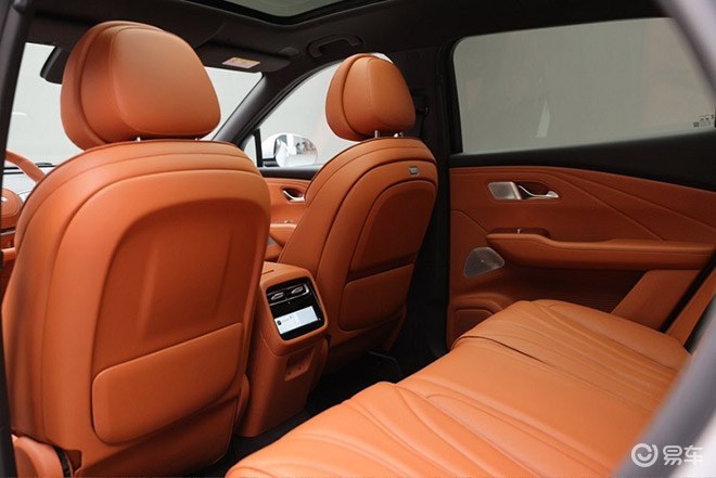 风云T9L亮相引爆关注:广州车展成焦点,棚拍预演东方美学