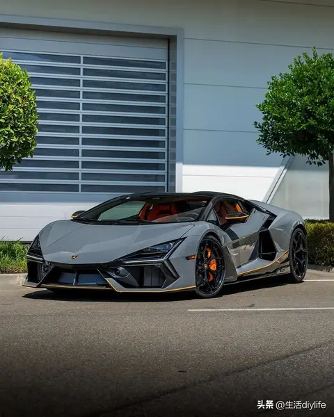 我个人认为买车就得买 兰博基尼！